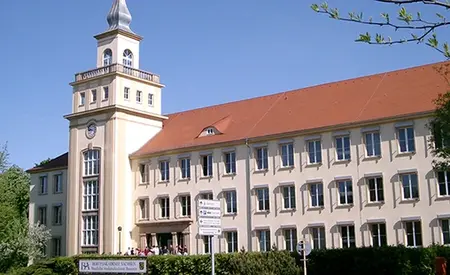 Foto des Hauptgebäudes der Studienakademie Bautzen