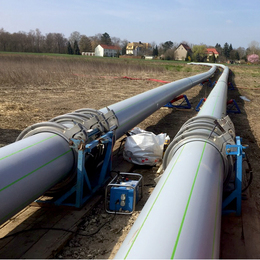 E-Power Kabelschutzrohr LHT® mit Schutzmantel unter der BAB 72 / Borna Spiegelsachweißen