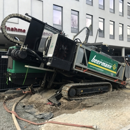 EMDS PE-HD+ PE100 - Kabelschutzrohr Campus Charite Mitte Spülbohren (HDD) Bohrgerät