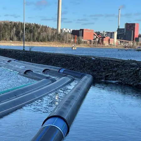 SESU REX XL Ballastiertes diffusionsdichtes Druckrohr Seeverlegung im Södertälje Kanal Schutzrohr