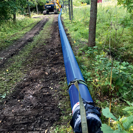  GEROfit® REX Barrier pipe Permeationsdichte Wasserleitung Porvoo Schutzmantelrohr Verlegung im Wald