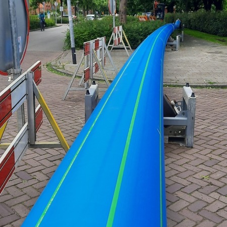 GEROfit® REX Barrier pipe Permeationsdichtes Trinkwasserrohr mit Schutzmantel Emskanal Groningen Rollenbock