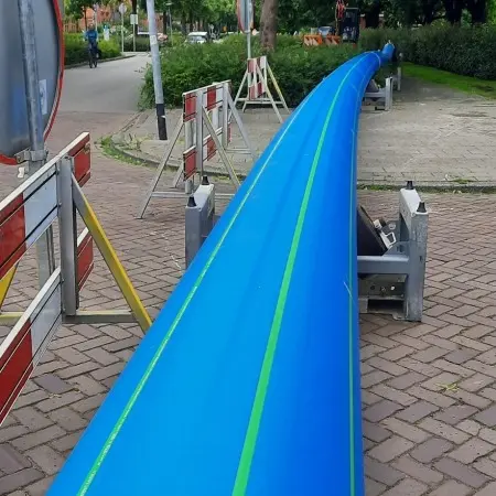 GEROfit® REX Barrier pipe Permeationsdichtes Trinkwasserrohr mit Schutzmantel Emskanal Groningen Rollenbock