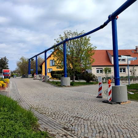 RCprotect® PE100-RC Trinkwasserrohr Interimsleitung auf Ständerwerk Keine Verkehrsbehinderung provisorische Trinkwasserversorgung TWL Wickerstedt